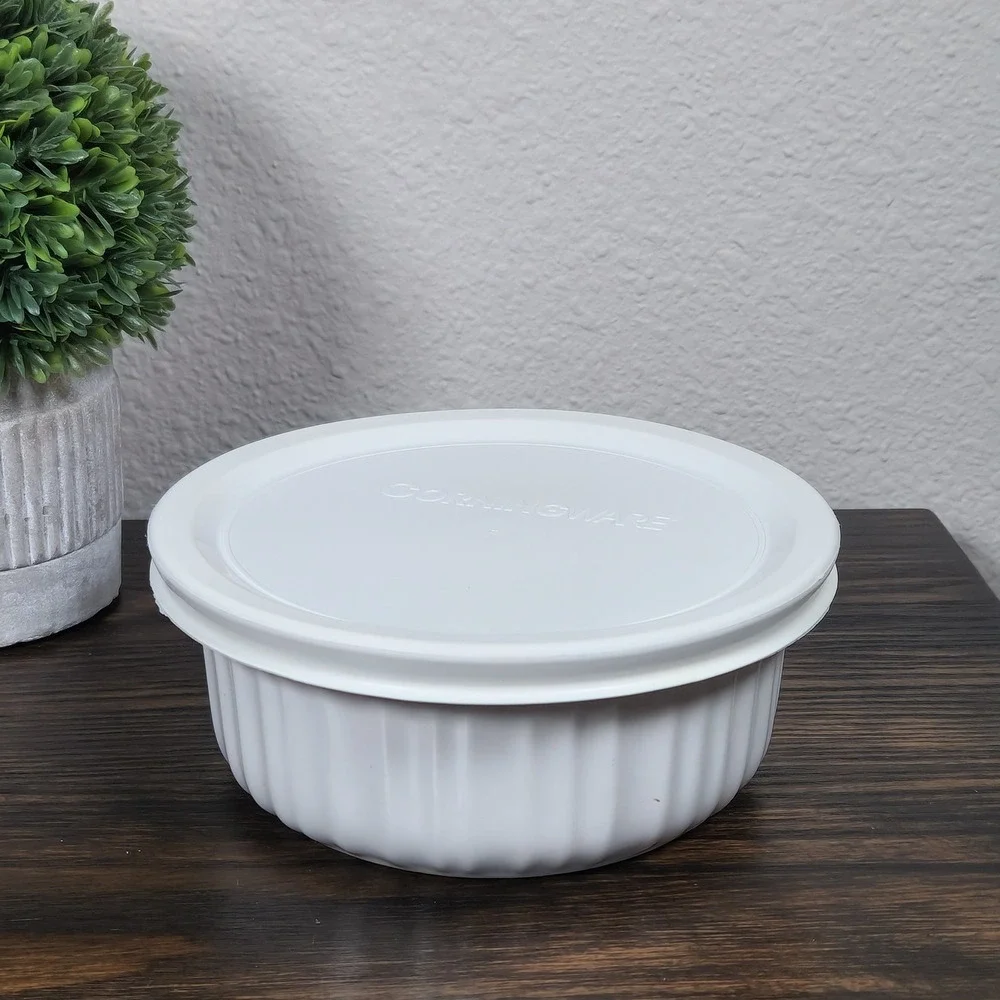 CorningWare French White 16 oz Round Fluted‎ Stoneware Dish with Lid